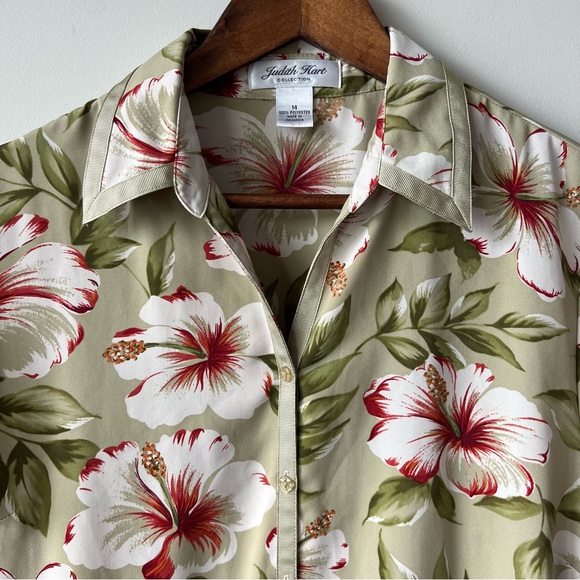 Judith Hart Collection Button Up - Picture 3 of 5